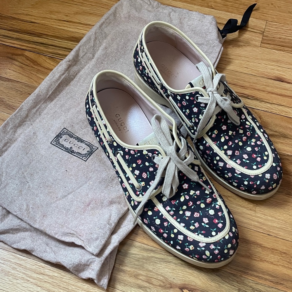 Gucci floral boat shoes loafers size 39 fits size 9 made in Italy